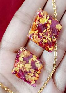 Resin Flower Pendant Necklace