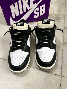 NIKE PANDA DUNKS UK 7