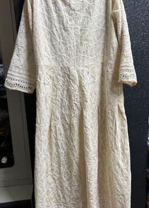 Elegant White Chickenkari Embroidered Kurta