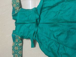 Girl&#39;s Green &amp; Gold Dress