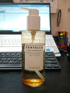 SKIN1004 Madagascar Centella Light Cleansing Oil 2