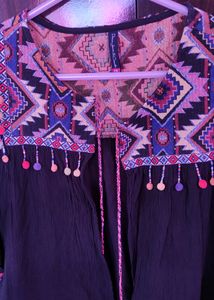 Women Cape Scrug In Black