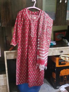 Floral Print Kurta  set  with  dupatta