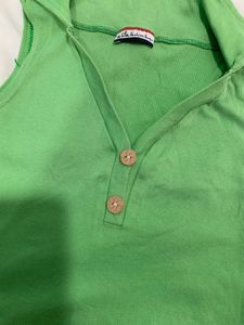 Trendy Crop Top With Collar And Front Button