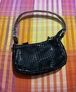 Zaik Shoulder Bag