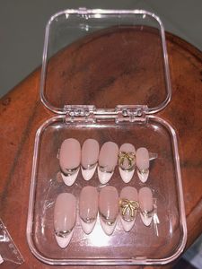Elegant Press-On Nails with Bows