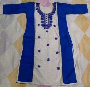 Women's Dark Blue & Off-White Embroidered Kurti Size S