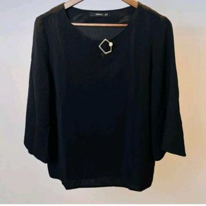 Madame Black Keyhole Neck Regular Top