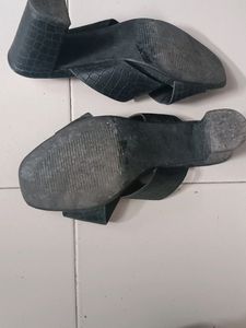 Mode by Red Tape, Black croc leather heel