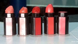 Me On Nude 5 In 1 Lipstick
