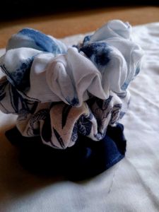 Set of 4 Blue and White Scrunchies