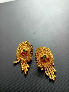 💫 Traditional Gold-Tone Earrings — Timeless & Ele