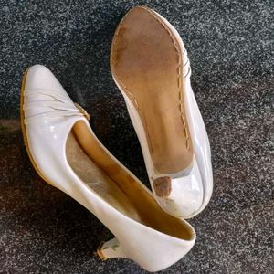 Elegant White Ballerinas