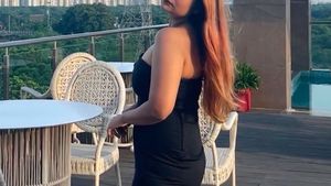 New H&amp;m Wired Solid Fitted Corset Tube Dress