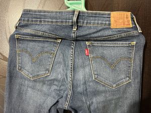 Levi’s Jeans- 28