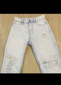 Berskha Distressed Mom-fit Jeans