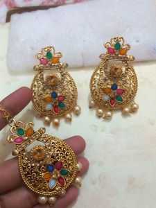 Beautiful Heavy Kundan Earrings With Mang Tikka