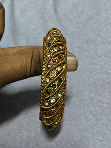 Vintage Gold Tone Bangle Bracelet