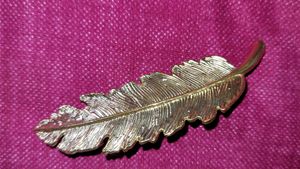 Vintage Gold Tone Feather Hairpin ✨
