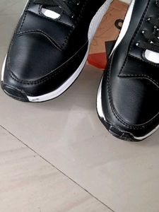 Black &amp; White Sports Shoes