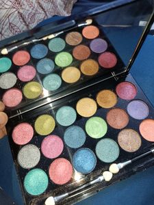 INCOLOR Divine 18 in 1 Waterproof Eyeshadow Kit for Girls/Matte and Glitter Eye Makeup Palette