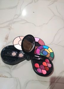 BEAUTIFUL MAKEUP KIT