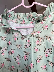 Floral Print Puff Sleeve Top