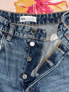 ZARA high Waist Mom’s Jeans.