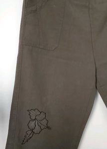 Floral Embroidered Capri Pants
