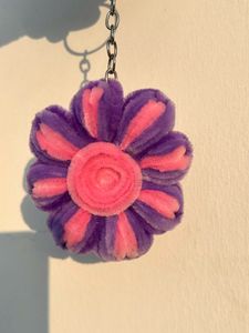 Multi colored Daisy🌸Pipe cleaner keychain