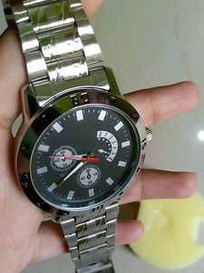 New Quartz Black Dial Wristwatch