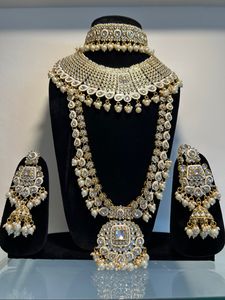 Elegant Kundan Jewelry Set