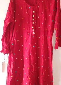 Red Mirror With Kurti