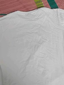 Levi&#39;s White Graphic Tee