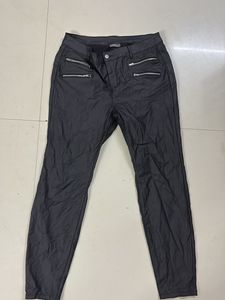 Stylish Black Pants with Zippers