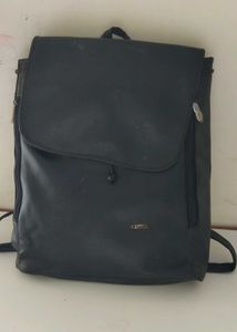 BLACK BACKPACK