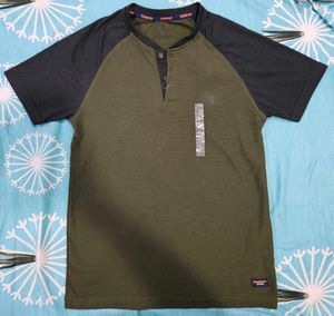 Men's Casual Olive Green T-shirt. It's New in Cond