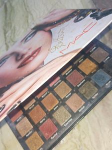 Smudgeproof Eye Shadow Pallet