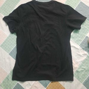 Peter England Men&#39;s Black Round Neck Tshirt