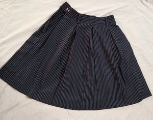 Skirt With Adjustable Hook