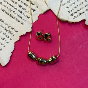 Gold Tone Necklace &amp; Earrings