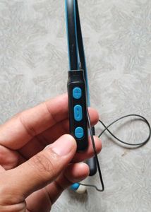 Wireless Headphones/ Earphones