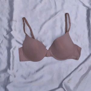 Laura Smith Nude Bra