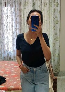 V-Neck Tshirt Black