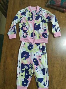 Adidas Sporty Set. In Vbgood Condition.