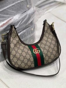 GUCCI NEW IMPORTED HALF MOON LOOK SLING BAG