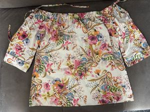 Women Off Shoulder floral top💕
