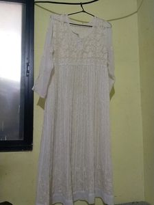 White Lucknowi Kurtis And Pant Set With Inner