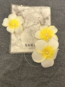 Floral necklace set