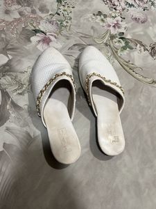 White Ballenaries